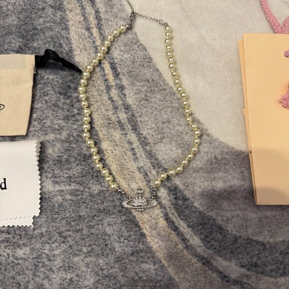 Vivienne Westwood One row faux pearl bas relief choker - Picture 2 of 2